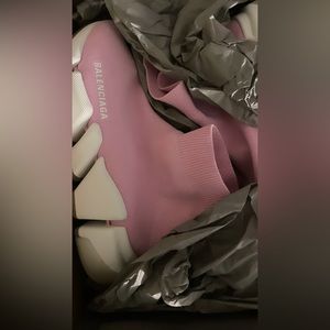 Worn once 10/10 condition comes with box comfortable